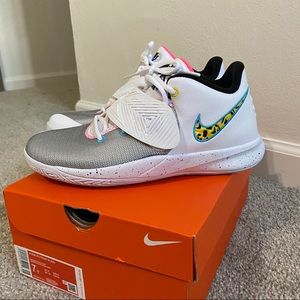 LIKE NEW - Nike Kyrie Flytrap III - 7Y (fits 9 women’s)